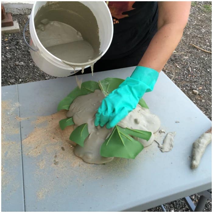 DIY Concrete Leaf Garden Bowls