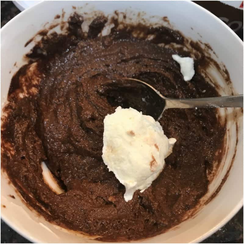 One Minute Keto Chocolate Mug Cake (a keto friendly dessert recipe)