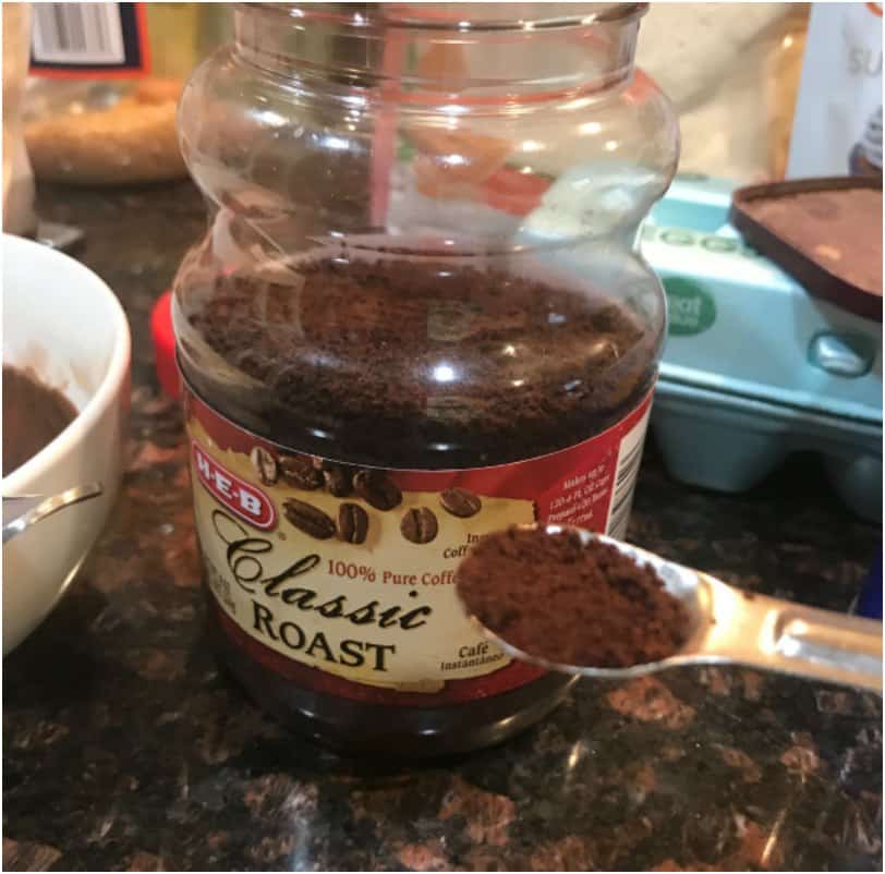 One Minute Keto Chocolate Mug Cake (a keto friendly dessert recipe)