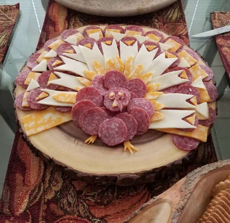 Keto Appetizer Tray that looks like a Turkey