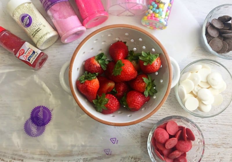 Valentine's Day Chocolate Covered Strawberries