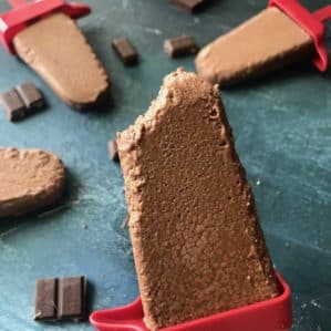 Creamy Keto Fudge Popsicles Recipe