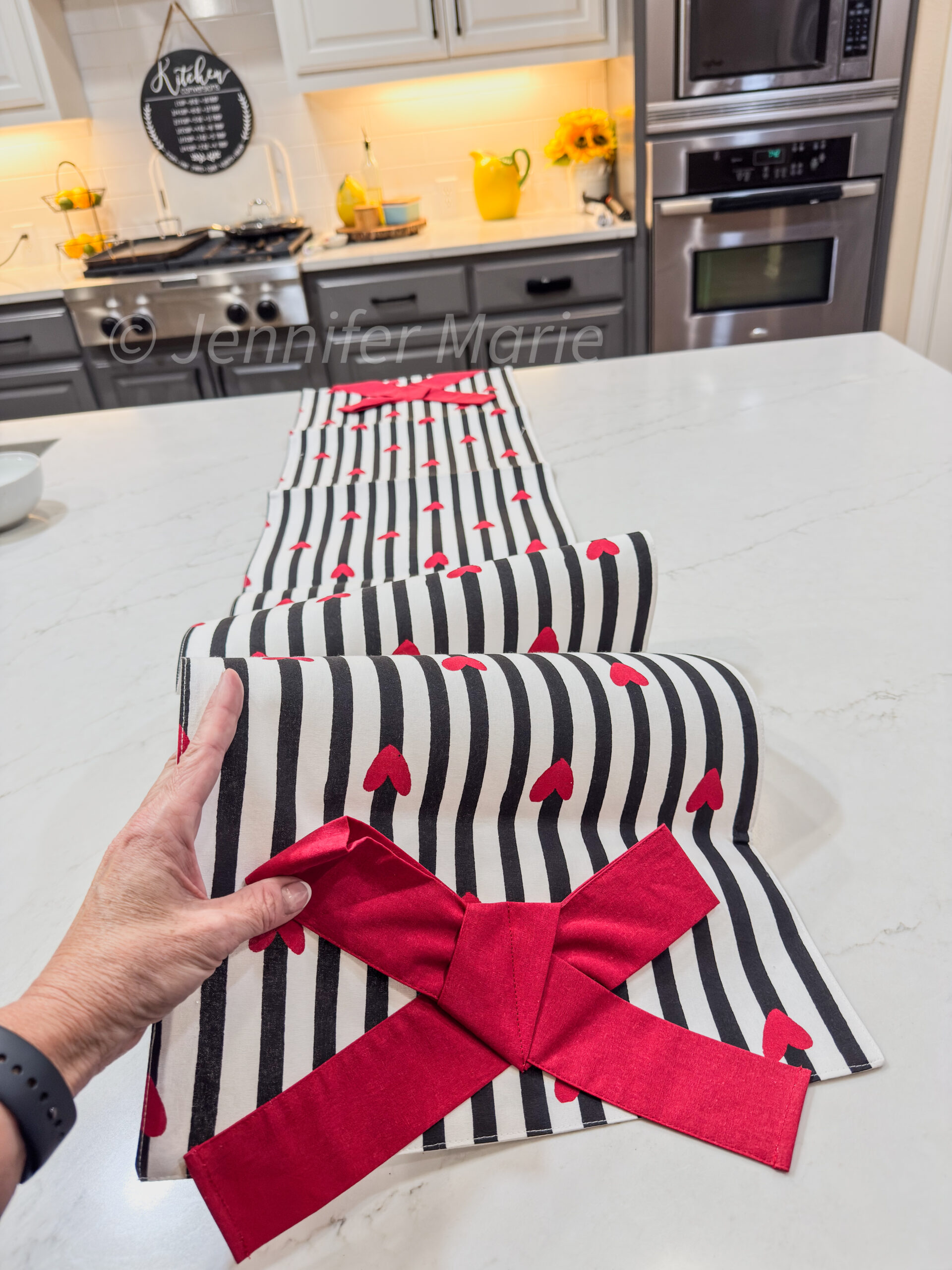 DIY Trash Basket made of fabric table runner